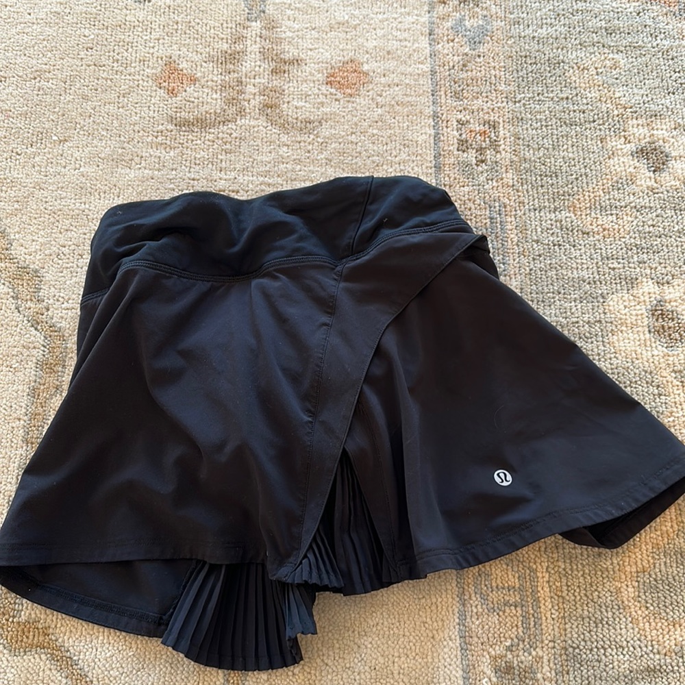 Black lulu lemon skirt